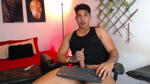 Snapshot of axell_dior chatting on February 19, 2:01 pm axell online show from February 19, 2:01 pm