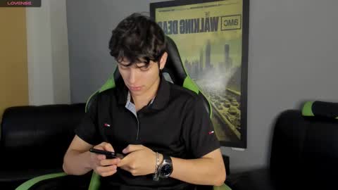 Axel Raven online show from December 31, 1:30 pm