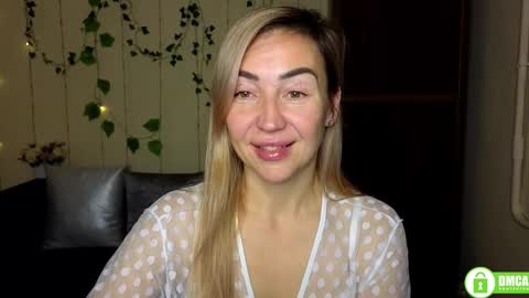 Jully online show from December 4, 6:51 pm