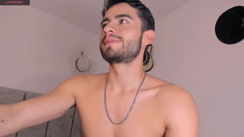 Snapshot of aydan_stiven9 chatting on March 4, 7:22 pm AYDAN STIVEN OF AYDANSTIVEN online show from March 4, 7:22 pm