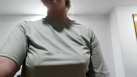 ayelenb26 online show from August 1, 4:58 am