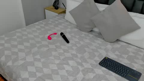 Ayla online show from February 9, 1:44 am