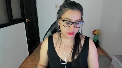 SandyMODELINDEPENDIENT online show from March 4, 4:38 am
