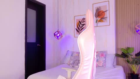 Ayleen online show from February 11, 1:15 pm