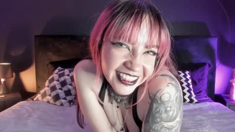 Snapshot of aylen_darkmoor chatting on February 7, 7:49 pm Aylen online show from February 7, 7:49 pm