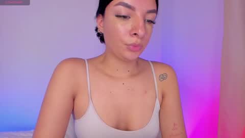 Snapshot of aylinnzambrano_ chatting on February 22, 5:02 am Aylin online show from February 22, 5:02 am
