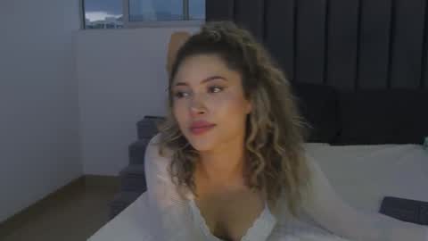 Snapshot of ayralee chatting on February 27, 10:42 pm Ayra L online show from February 27, 10:42 pm