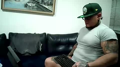 Snapshot of ayrton_naffah2 chatting on February 21, 5:35 am Ayrton naffah2 online show from February 21, 5:35 am