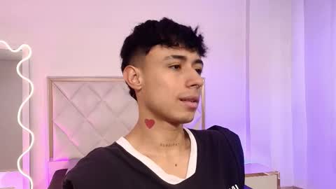 aziel_tay online show from October 6, 3:41 pm
