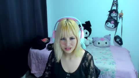 Azu Moure online show from October 24, 3:51 am