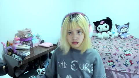 Azu Moure online show from September 24, 4:52 am