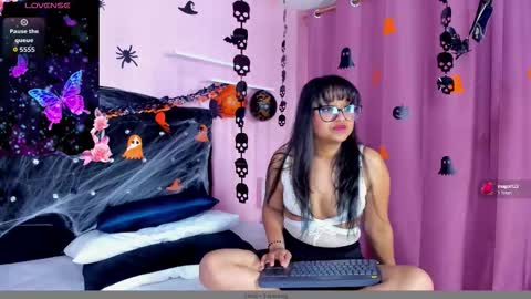azul_moonn online show from October 17, 4:05 am