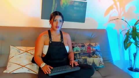 Snapshot of azuraby chatting on February 4, 11:38 pm Azuraby online show from February 4, 11:38 pm