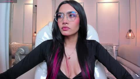 Azura online show from October 6, 7:20 pm