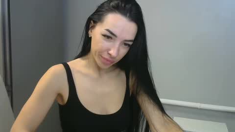 Snapshot of babe_catherine chatting on January 4, 1:21 am babe Sara3 online show from January 4, 1:21 am