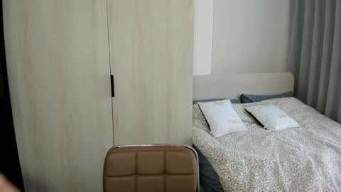 Call me baby  real name Eva   online show from December 25, 3:40 am