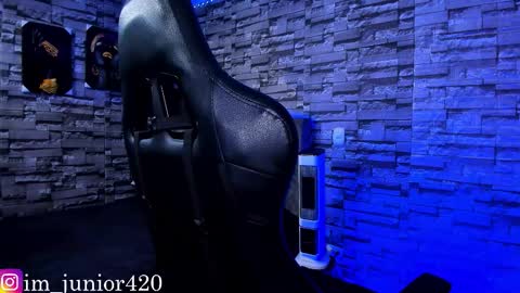 Junior       Independent Model online show from September 22, 6:17 am