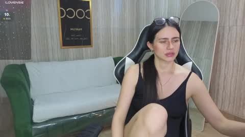 Bella online show from October 29, 7:58 pm