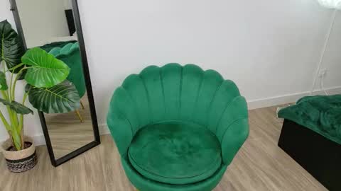 Kate  online show from November 4, 5:36 pm