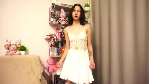 babyydolll69 online show from October 23, 12:39 pm