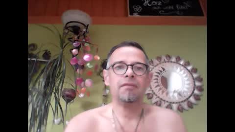 Snapshot of badboy2406 chatting on February 28, 8:31 am badboy2406 online show from February 28, 8:31 am