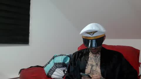 BadCouple  online show from January 25, 4:02 am