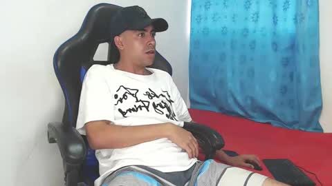 Snapshot of badjuanhot chatting on February 25, 12:16 pm Juan Help us reach 100 likes online show from February 25, 12:16 pm