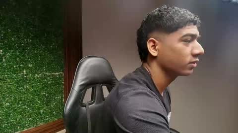 badwil_ online show from January 17, 11:52 am