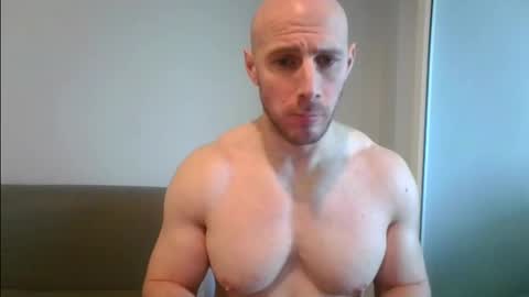 Snapshot of baldyboyy chatting on February 6, 7:35 am baldyboyy online show from February 6, 7:35 am