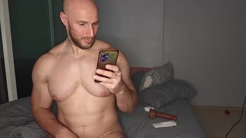 Snapshot of baldyboyy chatting on September 20, 9:01 am baldyboyy online show from September 20, 9:01 am