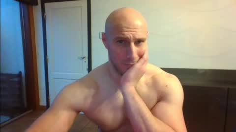 Snapshot of baldyboyy chatting on December 5, 3:23 pm baldyboyy online show from December 5, 3:23 pm