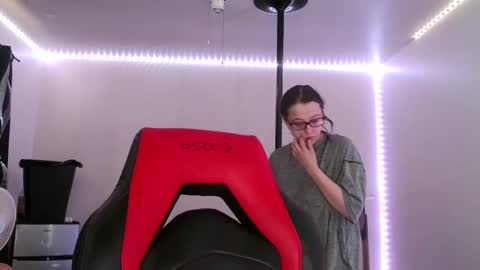 bambiboo8113 online show from March 4, 7:11 pm