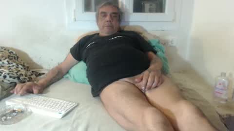 Snapshot of bambino6060 chatting on December 20, 1:47 am bambino6060 online show from December 20, 1:47 am