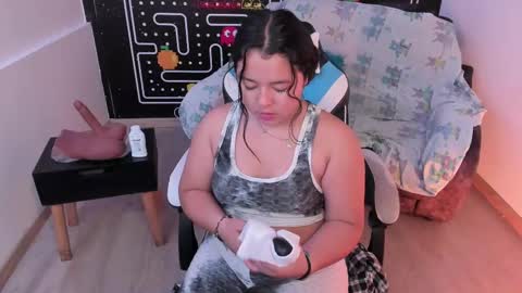 Snapshot of barbara_honey chatting on February 15, 6:44 pm Barbara online show from February 15, 6:44 pm