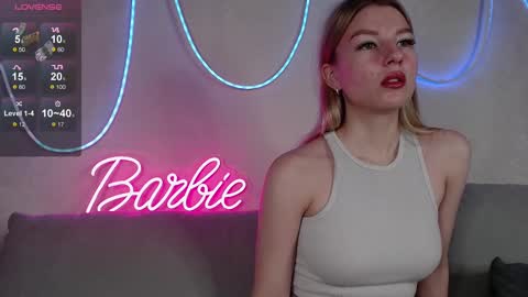 Snapshot of barbie_emi chatting on February 12, 1:19 am barbie_emi online show from February 12, 1:19 am