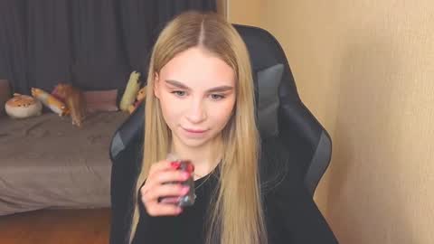 Snapshot of barbieee_doll chatting on December 8, 6:17 pm Eva online show from December 8, 6:17 pm