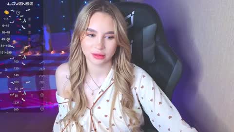 Snapshot of barbieee_doll chatting on December 6, 12:40 am Eva online show from December 6, 12:40 am