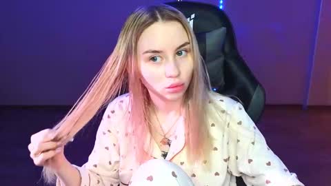 Snapshot of barbieee_doll chatting on March 1, 12:12 pm Eva online show from March 1, 12:12 pm