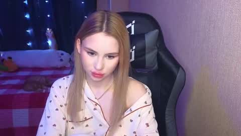 Snapshot of barbieee_doll chatting on February 20, 8:03 pm Eva online show from February 20, 8:03 pm