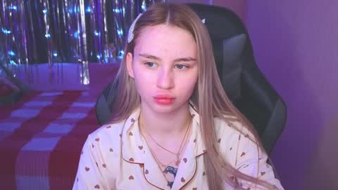Snapshot of barbieee_doll chatting on December 31, 9:42 am Eva online show from December 31, 9:42 am