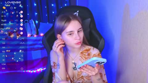 Snapshot of barbieee_doll chatting on December 4, 2:25 am Eva online show from December 4, 2:25 am