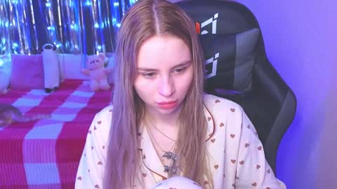 Snapshot of barbieee_doll chatting on December 30, 8:10 am Eva online show from December 30, 8:10 am
