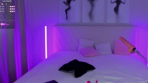 Snapshot of barbielina_ chatting on February 2, 10:06 pm Emma online show from February 2, 10:06 pm
