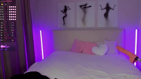 Snapshot of barbielina_ chatting on February 19, 8:31 pm Emma online show from February 19, 8:31 pm
