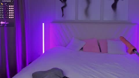 Snapshot of barbielina_ chatting on February 3, 9:39 pm Emma online show from February 3, 9:39 pm