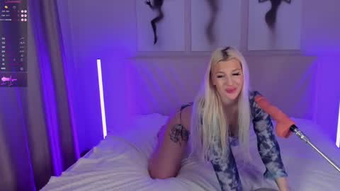 Snapshot of barbielina_ chatting on January 21, 12:25 am Emma online show from January 21, 12:25 am