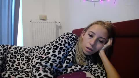 Lena online show from December 3, 1:49 pm