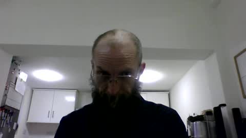 Snapshot of basiccamguy chatting on December 28, 8:37 am basiccamguy online show from December 28, 8:37 am