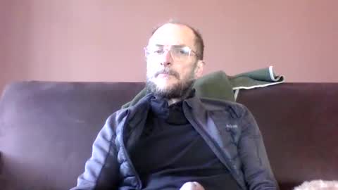 Snapshot of basiccamguy chatting on March 11, 9:02 am basiccamguy online show from March 11, 9:02 am