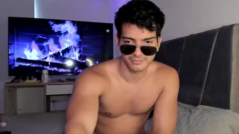 Valentino online show from October 21, 9:18 pm